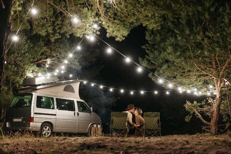 camper festa - pexels- newscamp