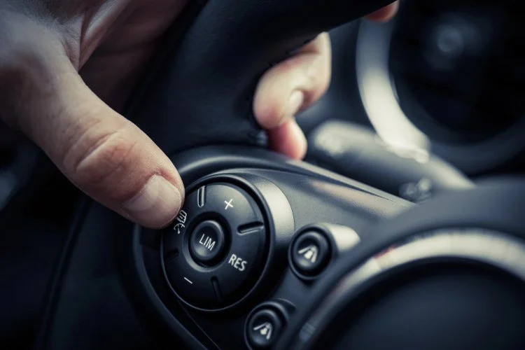 dispositivo - cruise-control-Depositphotos.com- newscamp