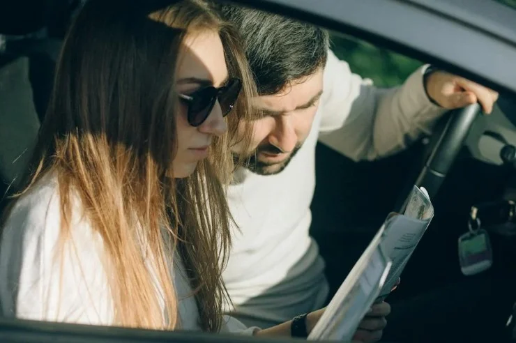 donna-alla-guida-pexels-newscamp