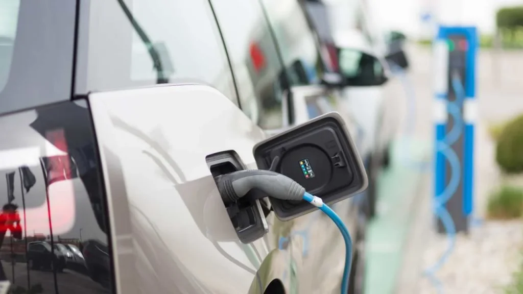 auto-elettrica-serbatoio-Depositphotos.com- newscamp