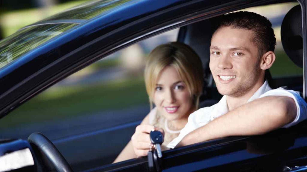 coppia-auto-Depositphotos.com-newscamp.